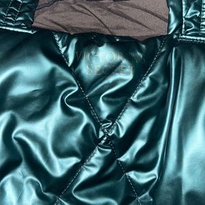 Victoria’s Secret puffer bag tote